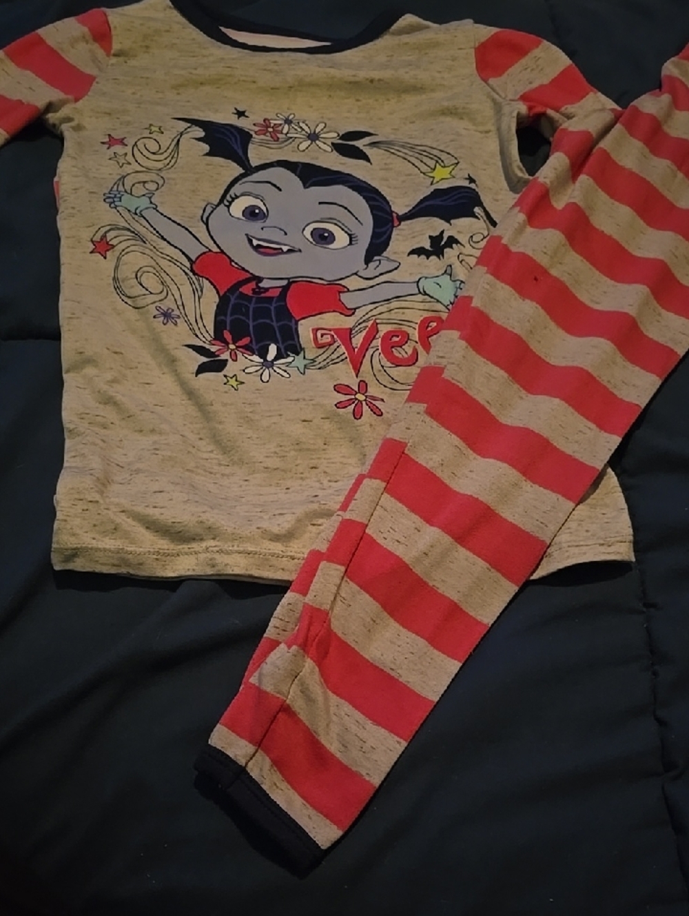 !!.          Girls XS Vampirina Pajamas